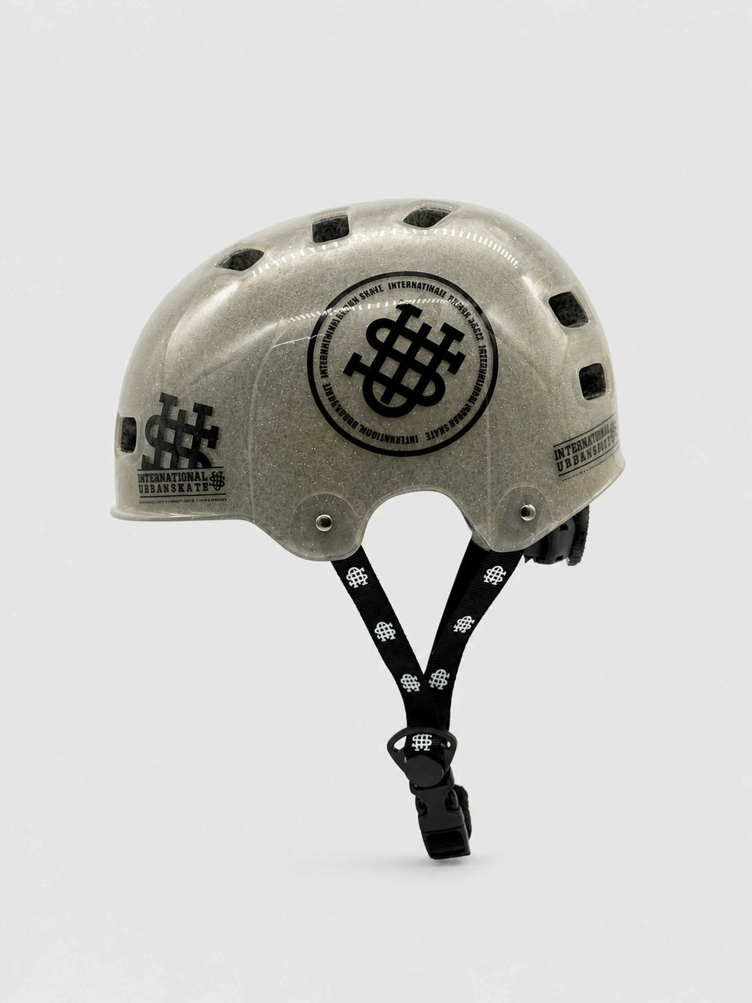 Casco IUS con el monograma bordado