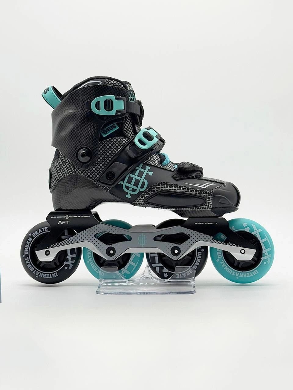 Patín Carbon Fiber 2.0 negro con acentos menta y ruedas turquesa